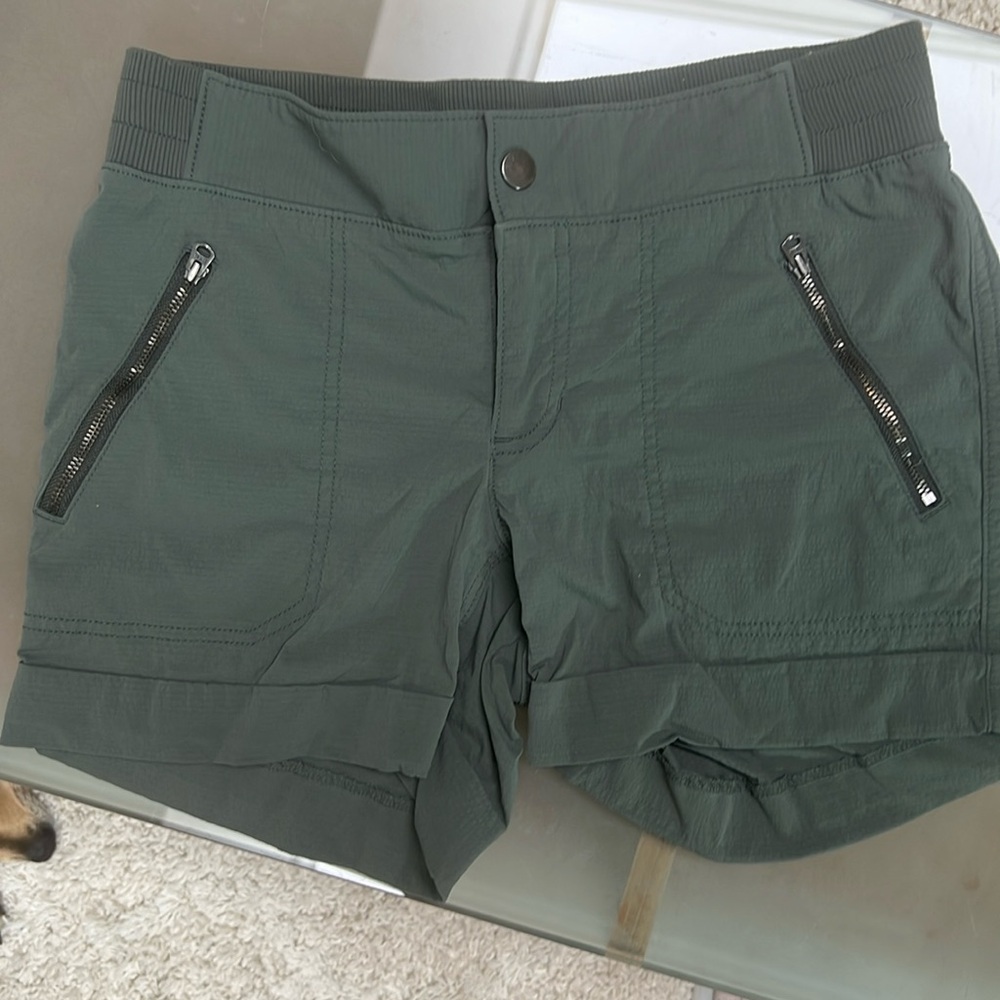Athleta size 6, olive green shorts with stretch